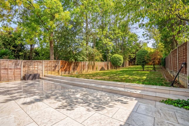 Connaught Drive, Hampstead Garden Suburb Borders photo 4