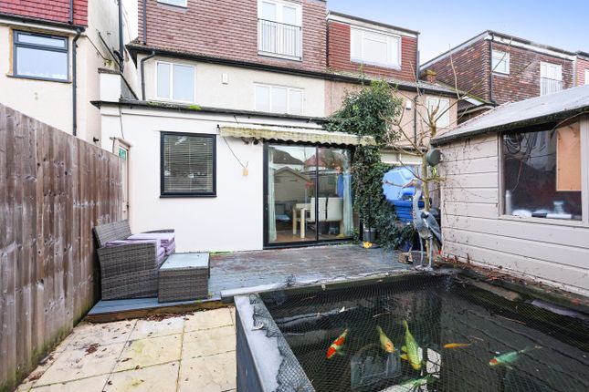 Flat for sale in Mayfield Gardens, London