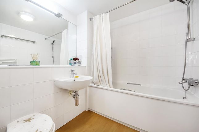 Bathroom Combined W.C