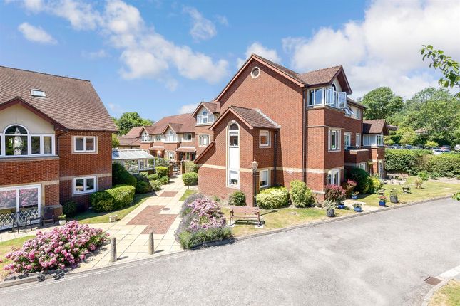 2-bed flat on Ashfields, Alma Road, Reigate, £300,000