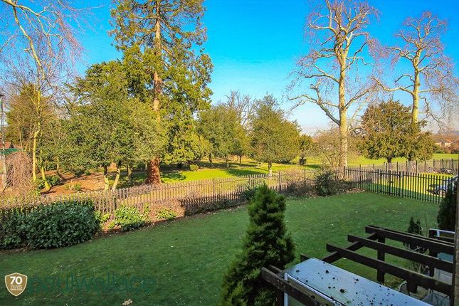 16, Guinevere Gardens, Waltham Cross photo 3
