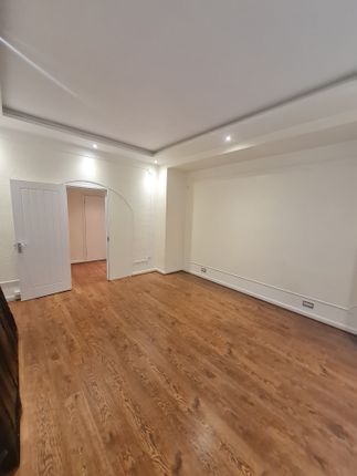 Eagle Lodge, Golders Green Road, London photo 4