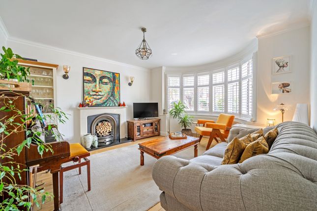 3, Ember Gardens, Thames Ditton photo 3
