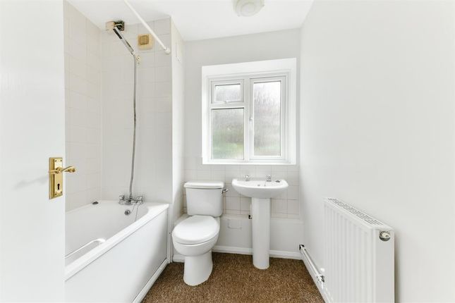 123, Nailsworth Crescent, Surrey photo 4