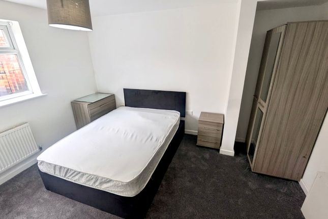 Room 7, 60, North Road, St Helens photo 3