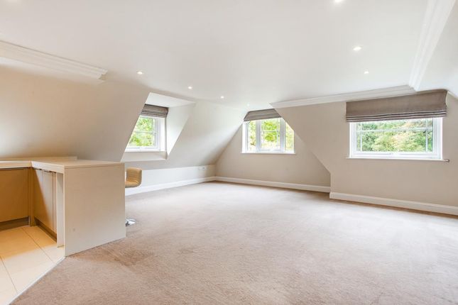 Flat to rent in Portsmouth Road, Esher