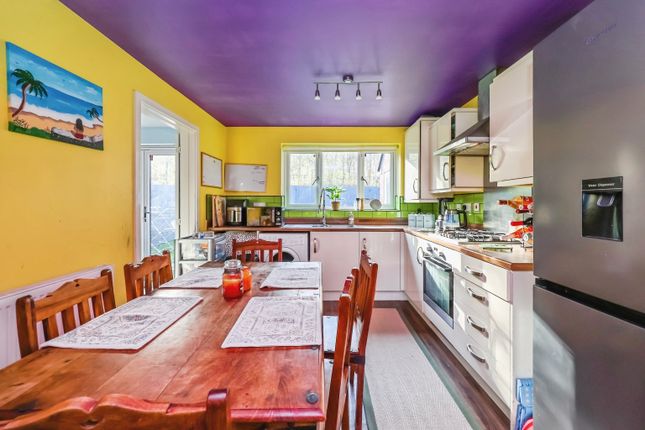 36, Henfrey Drive, Nottingham photo 4