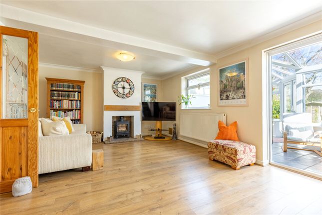25, Rose Way, Cirencester photo 2