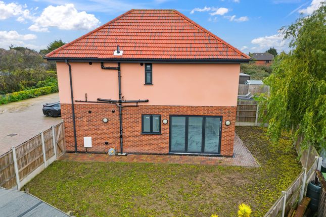 16, Station Approach, Canvey Island photo 4
