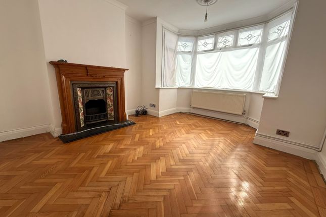 9 Carlton Avenue, Feltham photo 2