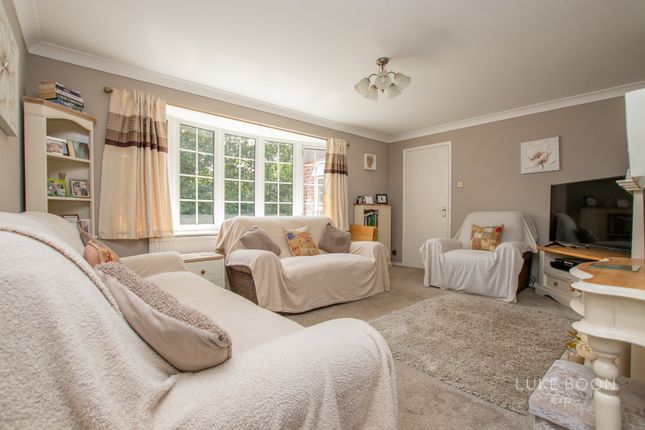 26, Wardlow Gardens, Plymouth photo 4