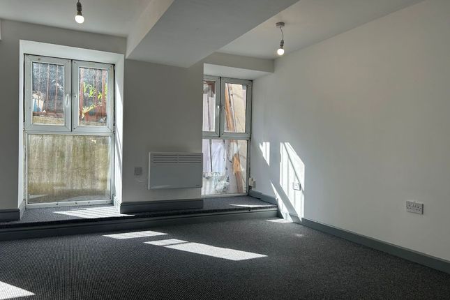 5G Market Street, Heckmondwike photo 3