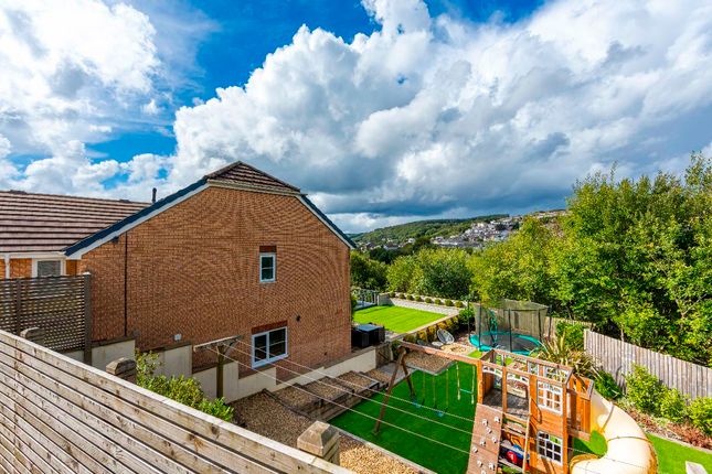 49 Heather Court, Treharris photo 4
