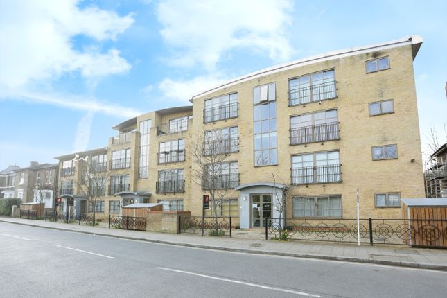 Flat for sale in Morley Road, London