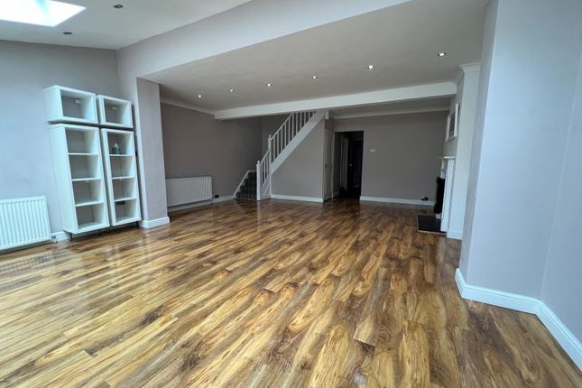 9, Vincent Drive, Shepperton photo 4