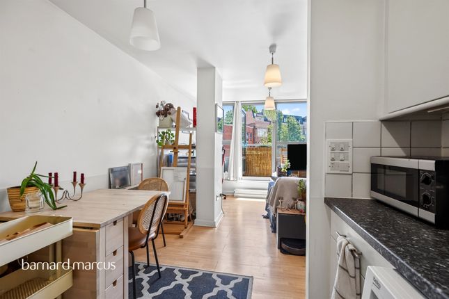 Flat 113, Courtenay House, 9, New Park Road, London photo 4
