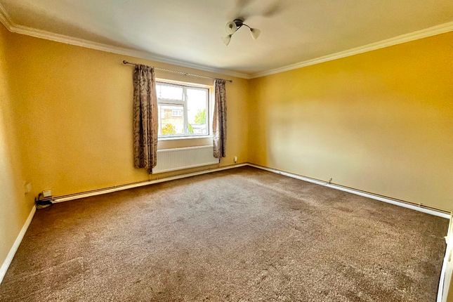 27 Preston Road, Romford photo 3