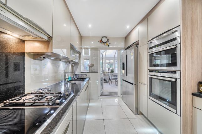 13, Pembroke Place, Edgware photo 4