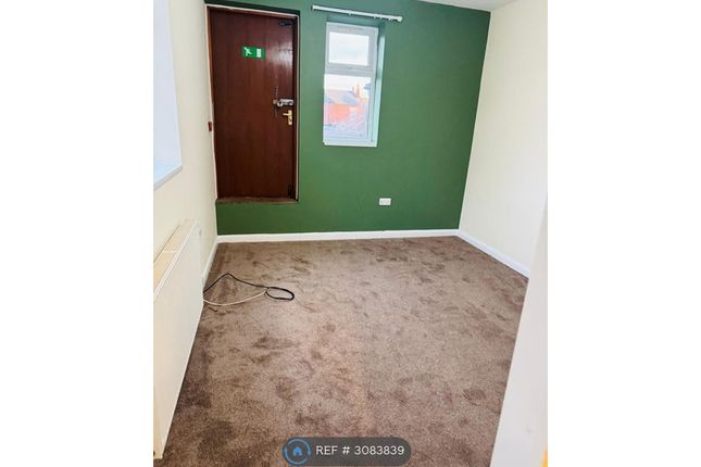Flat, Birmingham photo 3