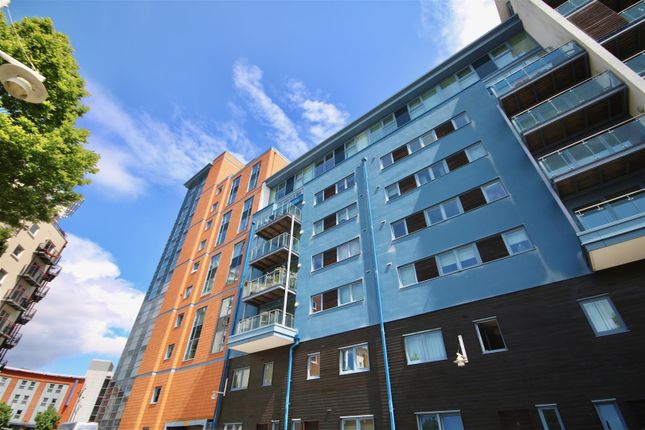 Flat to rent in The Blue Building, Gunwharf Quays, Portsmouth