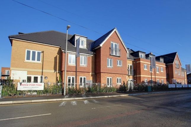 Thumbnail Flat for sale in William House, The Moors, Thatcham, Thatcham, Berkshire