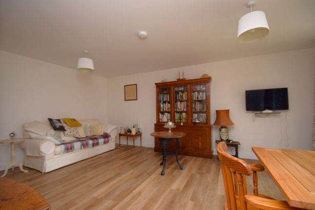 24 Eaves Court The Retreat, Princes Risborough photo 4