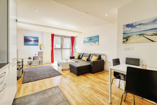 Thumbnail Flat for sale in King Square Avenue, Bristol