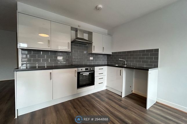 Flat, High St, Heckmondwike photo 3