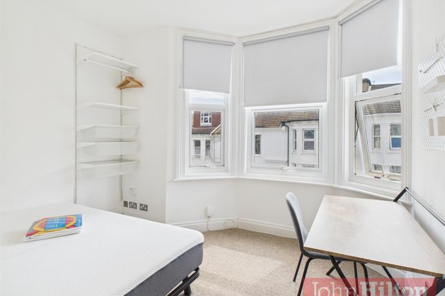 Roundhill Crescent, Brighton photo 4