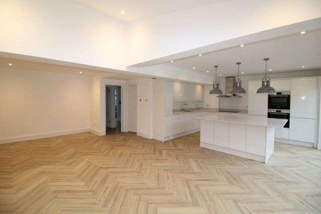 30, Priory Avenue, Orpington photo 4