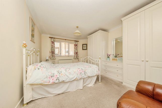 32, Weavers Court, Sudbury photo 4