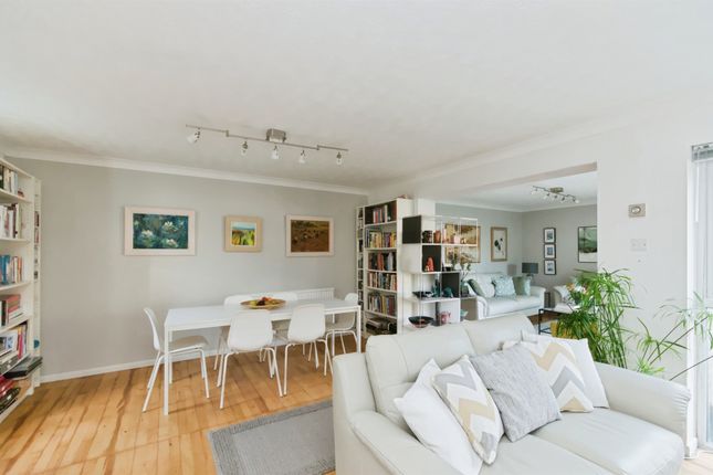 14, Gardner Close, Eastbourne photo 4