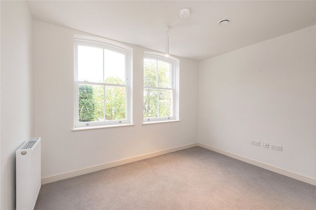 Flat to rent in Hewer Street, London