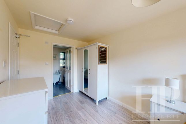 Room 6, 2 Franklin Road, Crawley photo 2
