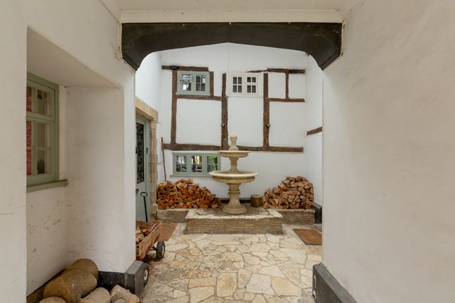 Christmas Cottage,, Picketts Lane, Surrey photo 3