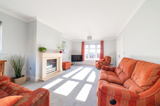 4, Cinder Close, Cheltenham photo 3