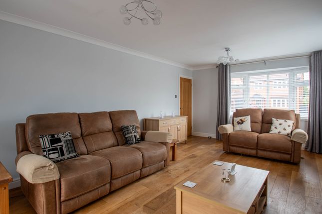 51, Waresley Park, Kidderminster photo 4