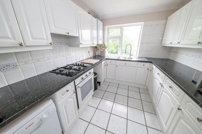 16a, Padnell Avenue, Cowplain photo 4