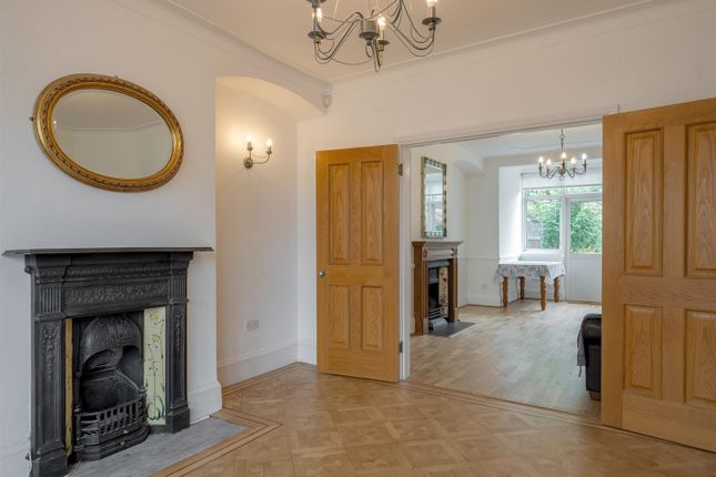 23, Wren Avenue, London photo 2