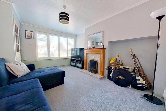 18, Garden Close, West Sussex photo 2