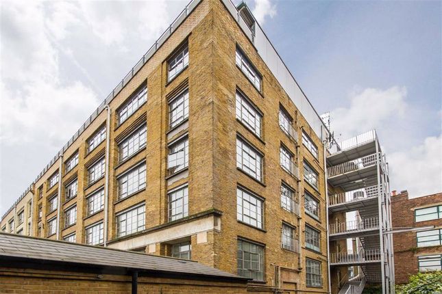 Thumbnail Flat to rent in Oscar Faber Place, St. Peter's Way, London