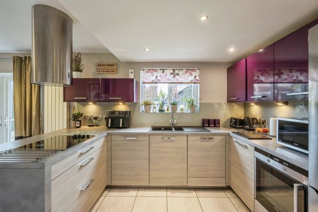 58, Swaithe Avenue, South Yorkshire photo 2