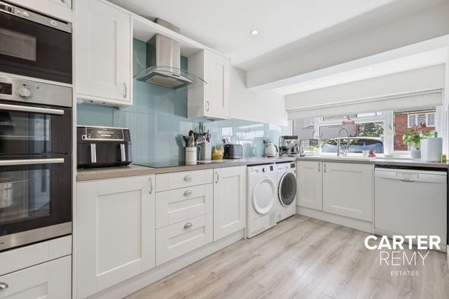 2, Cherry Tree Close, Grays photo 2