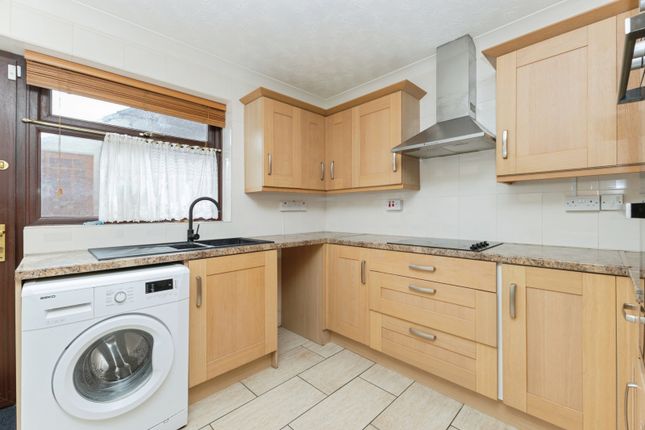 16, Fleming Court, Thetford photo 2