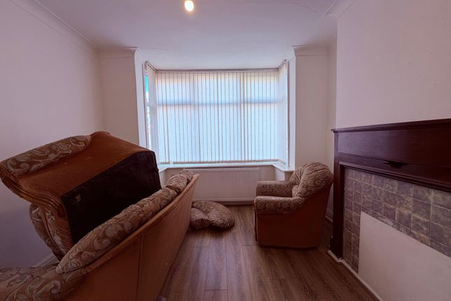 52, Moss Bank, Manchester photo 5