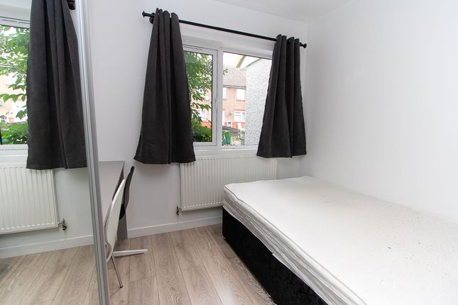 Room to rent in Gerard Avenue, Coventry