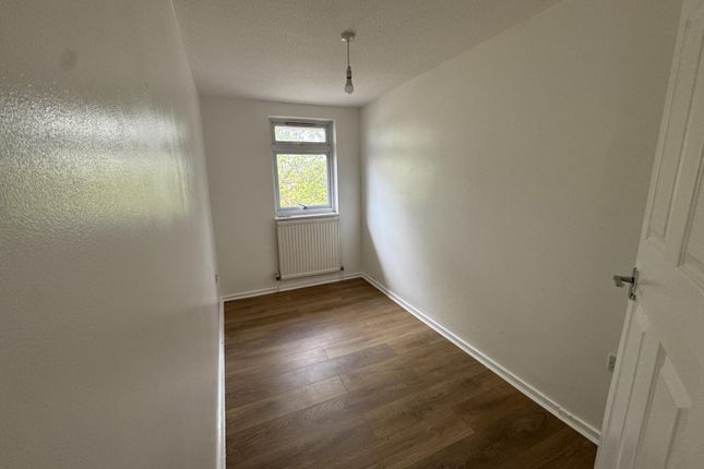 43 Stable Close, Northolt photo 4