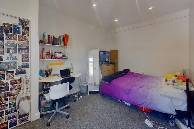 22 Norwood Place, Leeds photo 3
