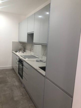 Flat to rent in Brent Street, London