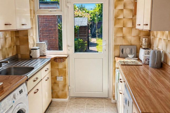 25, Cherrywood Avenue, Englefield Green photo 4